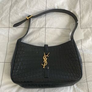 Le 5 à 7 in Crocodile-Embossed Shiny Leather